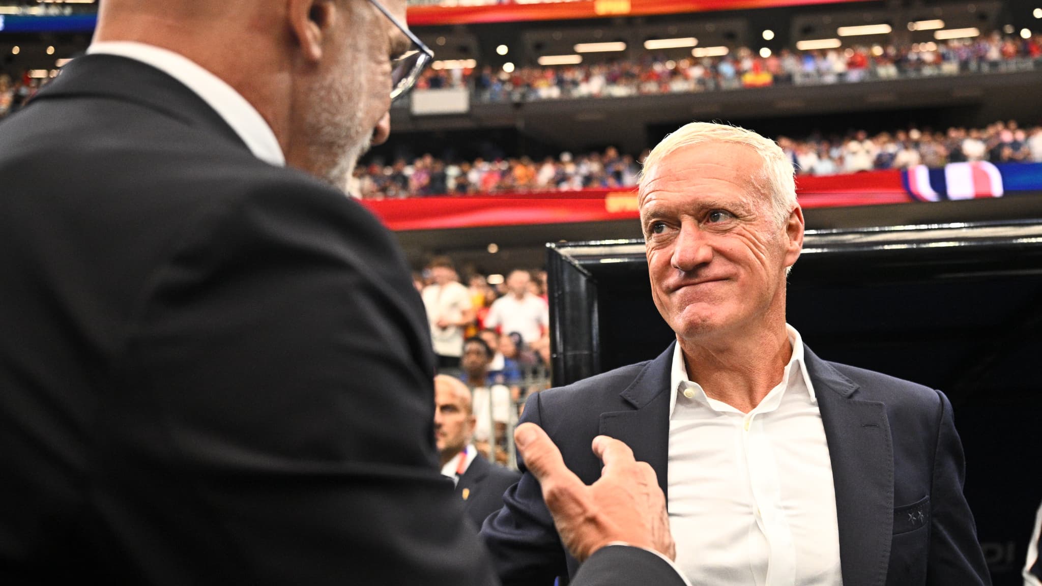 Arbitrage critiqué : de la fuente défend son équipe face aux accusations de deschamps