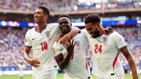 Angleterre : le triplé de saka pour un record historique en coupe du monde