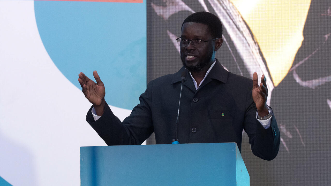 Le président Bassirou Diomaye Faye face à une recomposition politique inédite au Sénégal