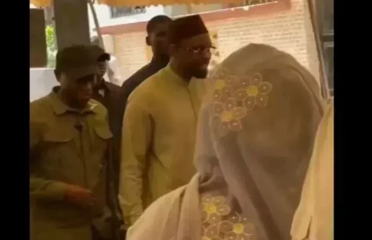 Condoléances : Ousmane Sonko aux Parcelles Assainies chez Diamil Sané (vidéo)