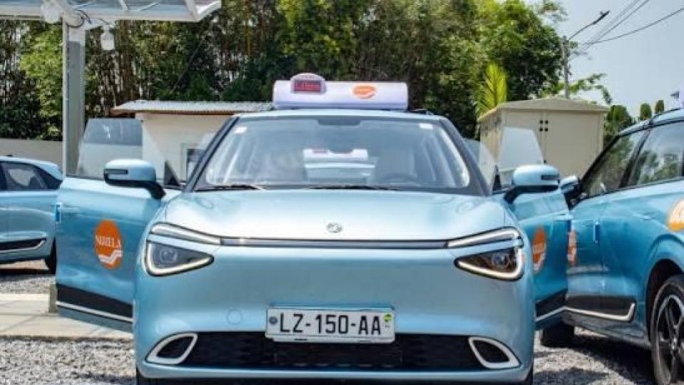 Le Gabon lève la TVA sur les véhicules électriques pour une transition verte