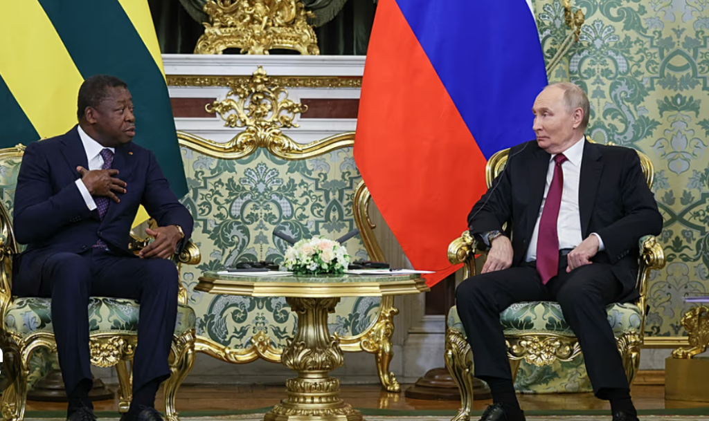 Flotte fantôme, contrats occultes et propagande : L’emprise discrète de la Russie sur le Togo