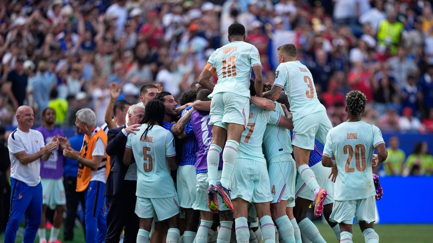 Grâce à son duo de buteurs Mbappé-Dembélé, les Bleus se qualifient pour les demi-finales de la Coupe du monde… Revivez le match entre la France et le Maroc