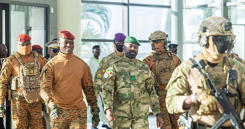 Attentat contre goïta : le Mali pointe une menace terroriste et le Burkina ferme tv5monde