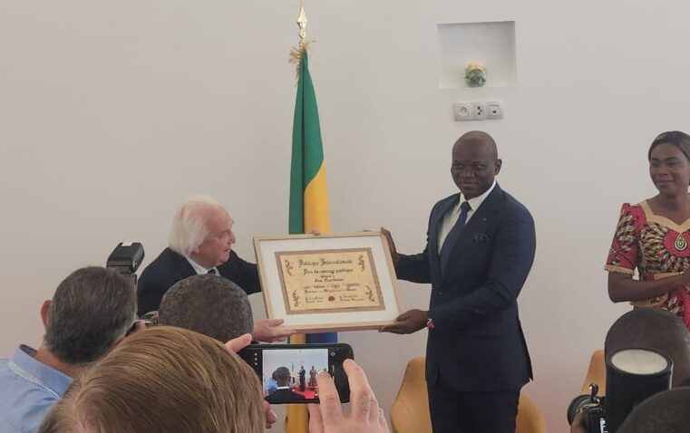 Gabon : l&rsquo;engagement politique récompensé à l&rsquo;international