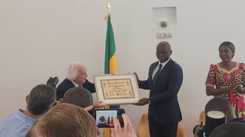 Gabon : l&rsquo;engagement politique récompensé à l&rsquo;international