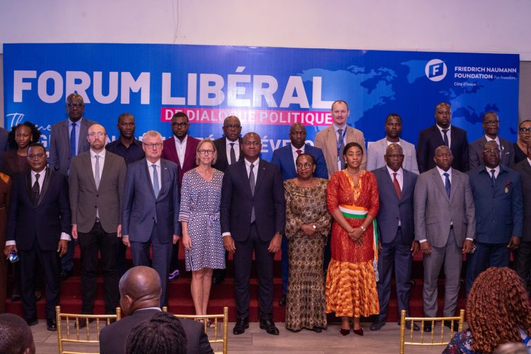 Abidjan : un forum pour repenser la migration afrique-europe avec sidi touré et alexandra heldt