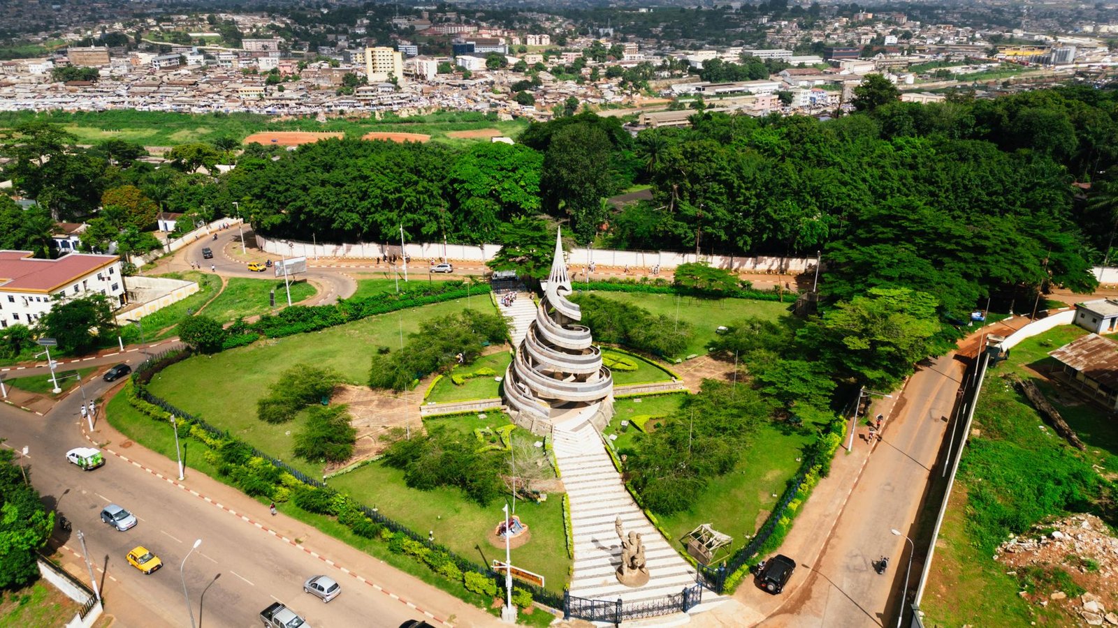 Dette flottante du Cameroun : un fardeau de 1,8 milliard de dollars en 2026