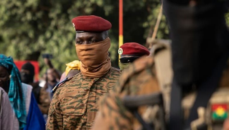 Crise diplomatique : la France quitte le Burkina Faso après la rupture des relations