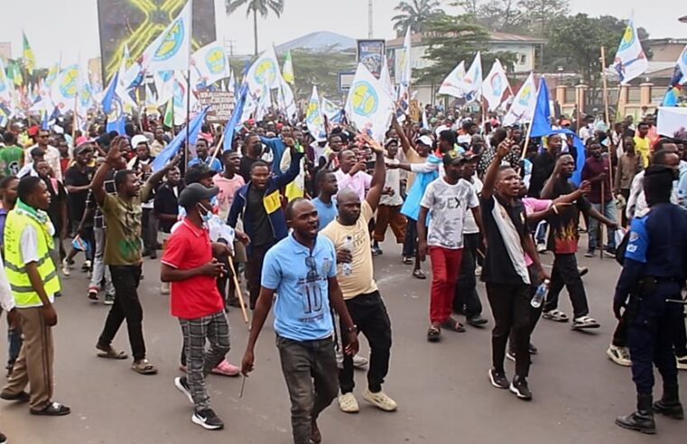Démocratie en danger : HRW condamne l&rsquo;usage excessif de la force à Kinshasa
