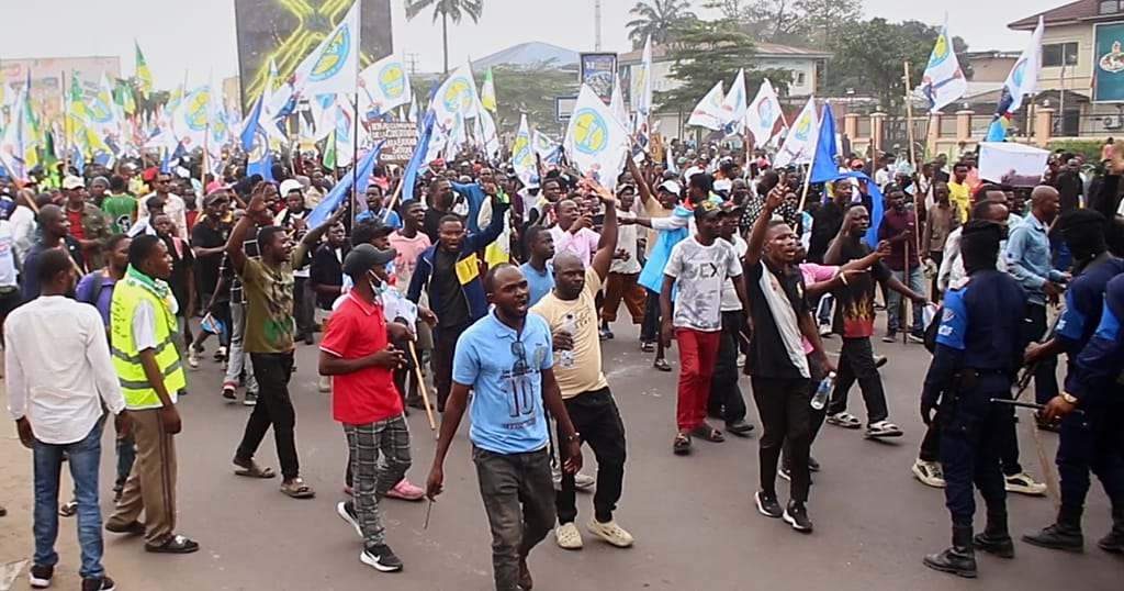 Démocratie en danger : HRW condamne l&rsquo;usage excessif de la force à Kinshasa