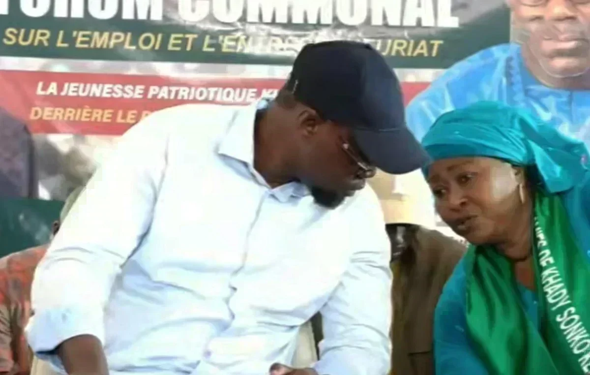 Sonko recadre une figure politique pour un hommage jugé inapproprié