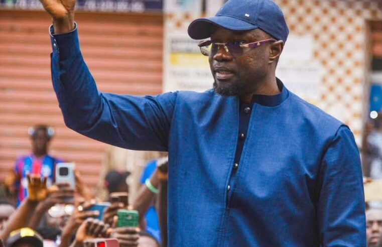 Ousmane Sonko en tournée triomphale à Dakar : son influence persiste malgré les tensions politiques
