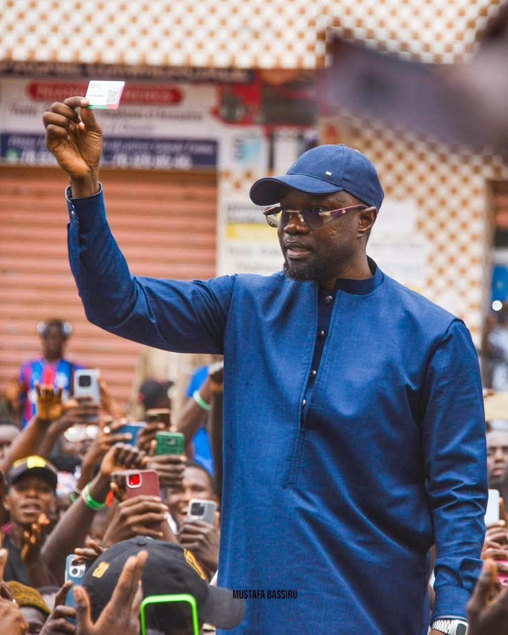 Ousmane Sonko en tournée triomphale à Dakar : son influence persiste malgré les tensions politiques