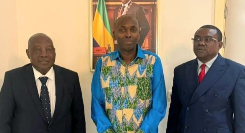Délégation du GABAC lors d'une réunion à Libreville