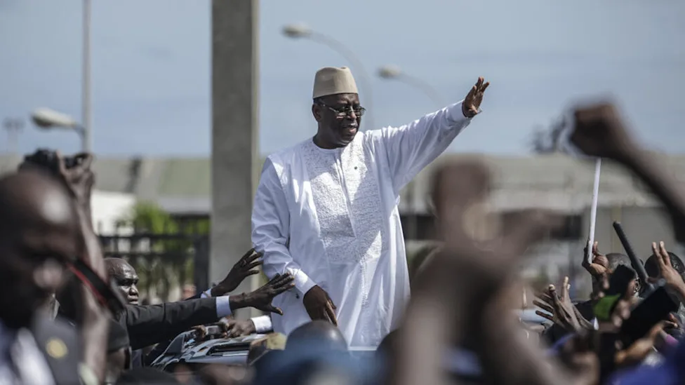 Le président Bassirou Diomaye Faye et l'ex-président Macky Sall lors d'une réunion à Dakar