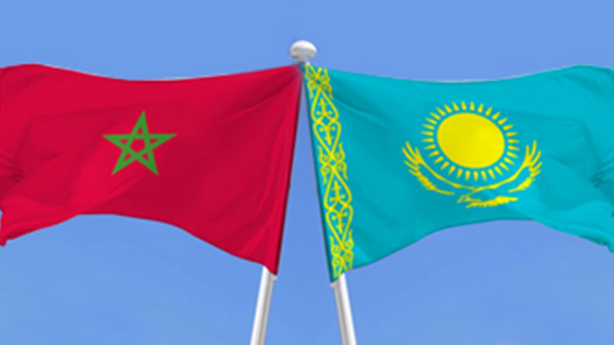 Photo officielle illustrant la rencontre entre représentants kazakhs et marocains