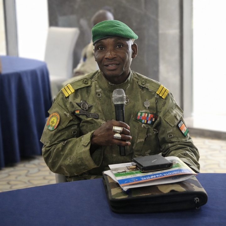 Portrait du préfet Boureima Dobi, engagé dans la reconstruction de Torodi