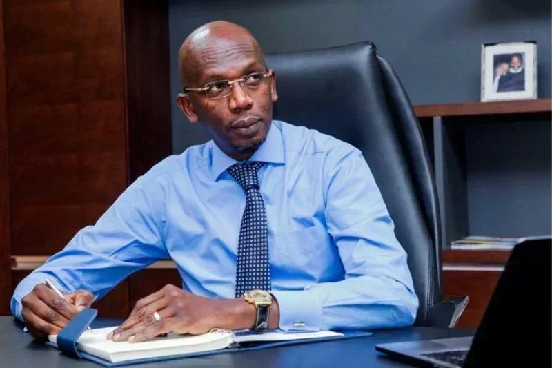 Lansana Gagny Sakho dans un studio de radio