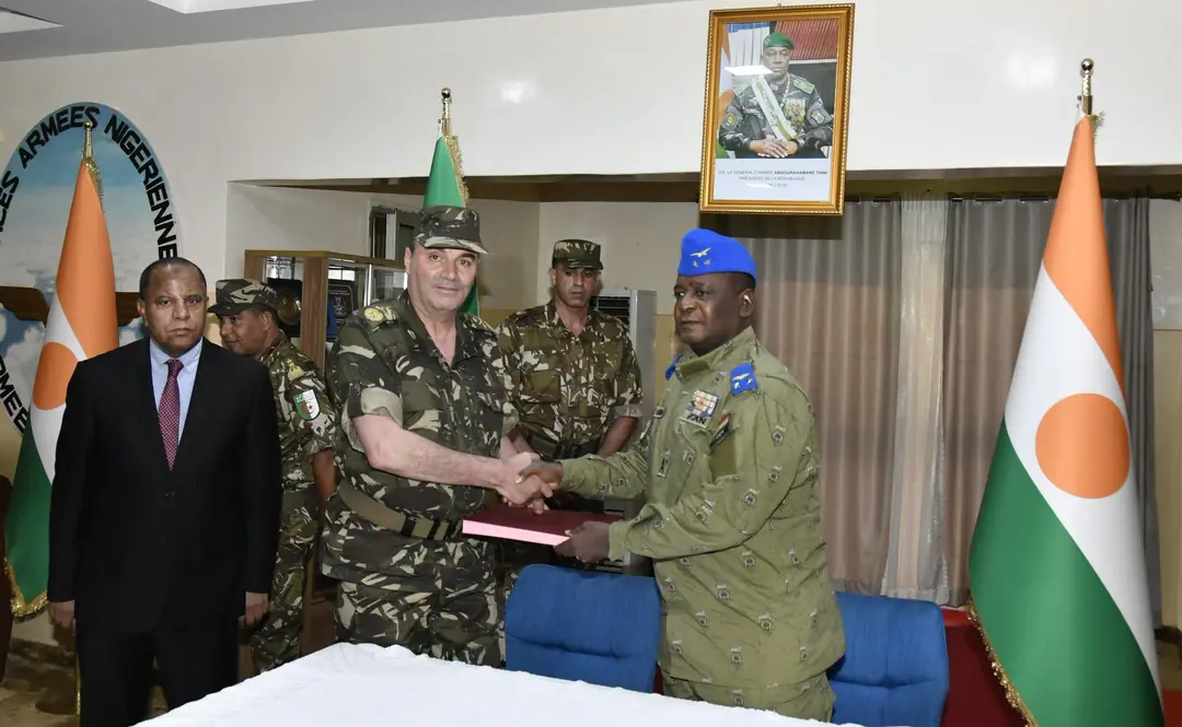 Quatre hélicoptères offerts à l&rsquo;armée nigérienne à Niamey