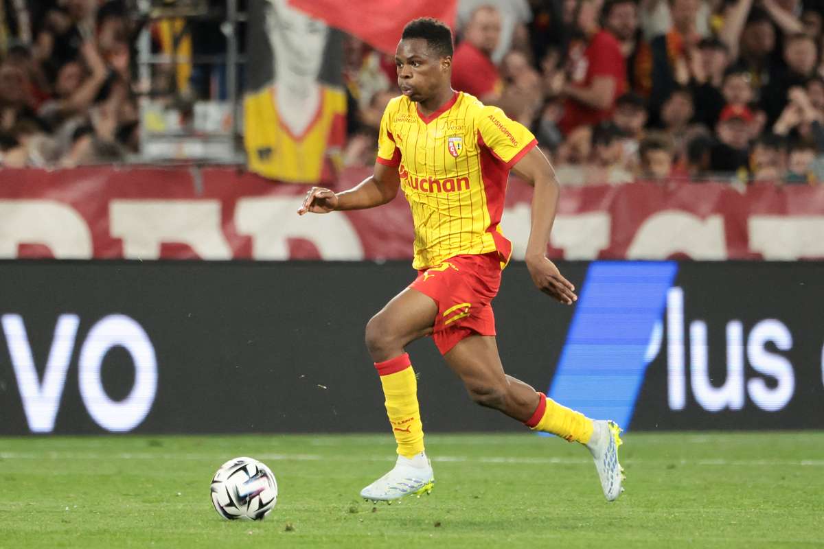 Mamadou Sangaré quitte le RC Lens pour Brentford, un transfert majeur en Premier League