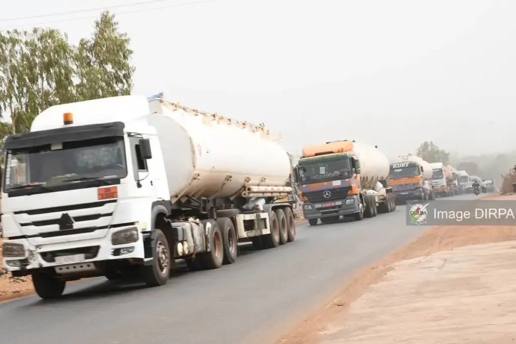 Mali : un convoi historique de 840 camions-citernes de carburant atteint Bamako