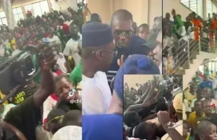Ousmane Sonko accueilli par une foule enthousiaste à Louga