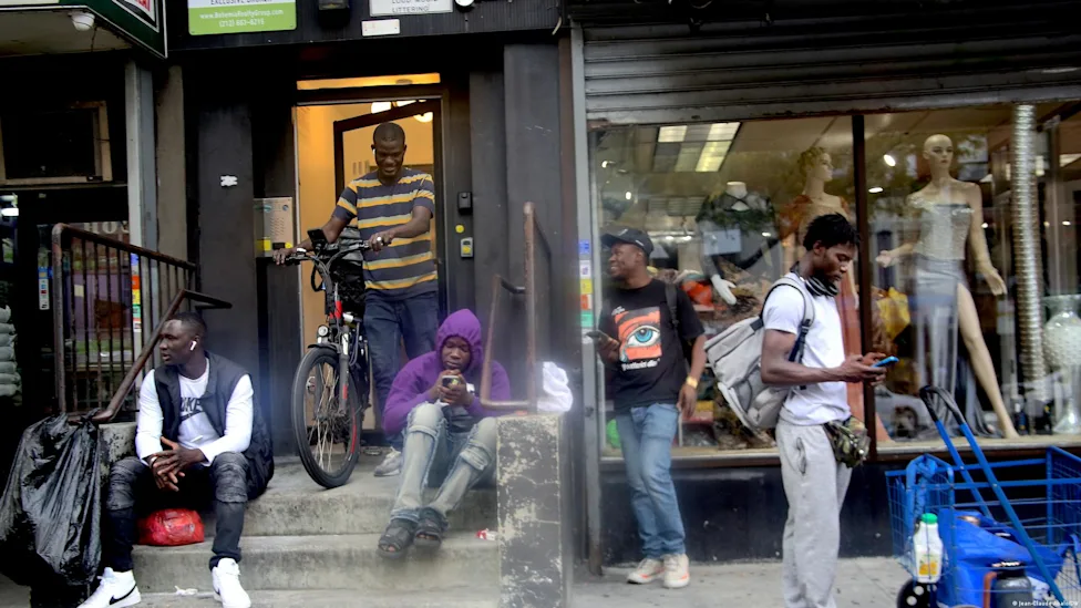 Portrait d'un groupe de migrants expulsés vers le Cameroun