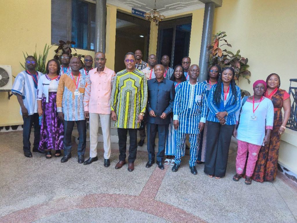 Les ministres des Affaires étrangères du Burkina Faso et du Burundi lors de la signature des accords