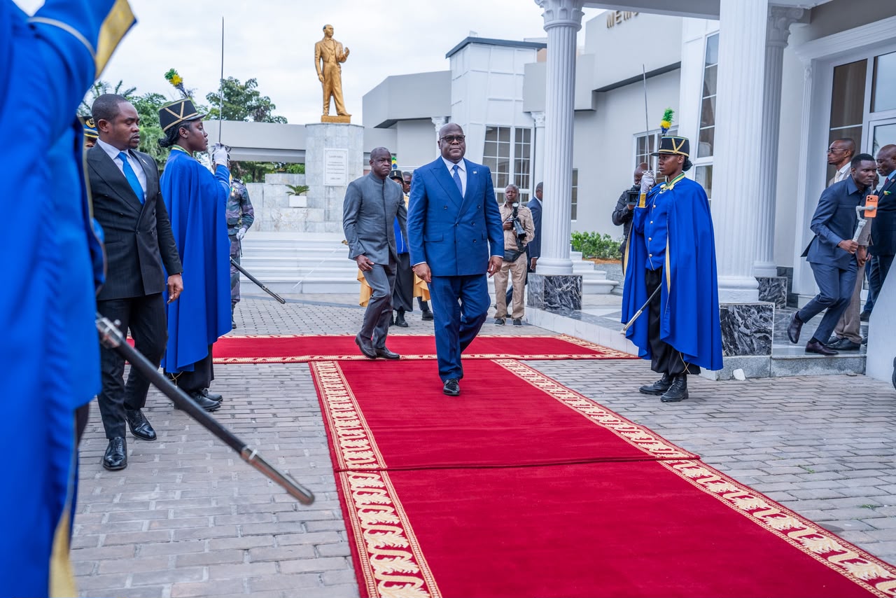 Rencontre entre Félix-Antoine Tshisekedi et Brice Clotaire Oligui Nguema à l'aéroport de Libreville