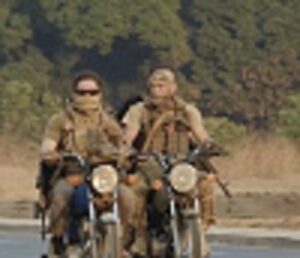 Mercenaires du groupe Wagner sur des motos